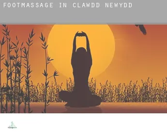 Foot massage in  Clawdd-newydd